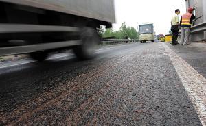 两男子驾车出行发生矛盾吵架，车主身无分文被“扔”在高速路