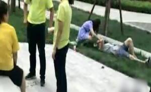 女童被三只泰迪嚇哭，其父持刀揚(yáng)言殺狗