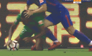 中超朋友圈｜韦世豪PK李运秋，究竟是谁更不道德