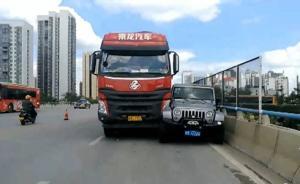 廣西柳州一貨車司機(jī)疑因斗氣路怒發(fā)作，立交橋上撞越野車