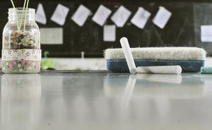 马上评｜放暑假还在招老师，“教师荒”背后的真问题不容忽视