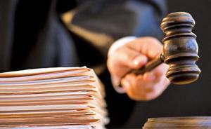 香港知名男喜劇演員周某某起訴某建材公司，索賠三千多萬(wàn)元