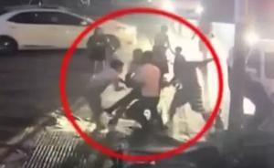 貴陽男子因“妻子”與他人曖昧討說法引發(fā)械斗，巡警鳴槍制止