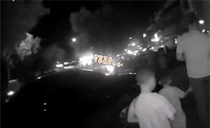 父親駕無證車，孩子喊“警察別抓爸爸”