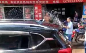 高温天2龄童被锁车内家长坚持回家取钥匙，幸路人喷水降温