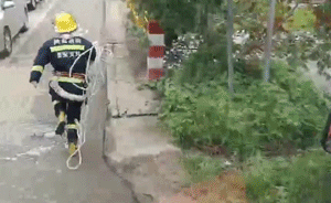 游客河道野炊被困，消防奔跑2公里營救