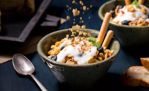 在他的鏡頭下，這些食物像被施了魔法