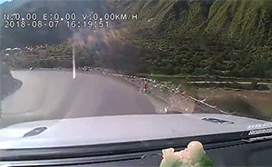 多名女子自駕越野車墜江，記錄畫面曝光