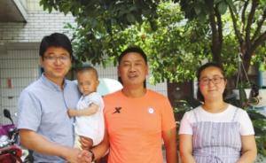 暖聞｜貴陽(yáng)一家三口騎車(chē)栽入河中，七位市民接力相助全部救起