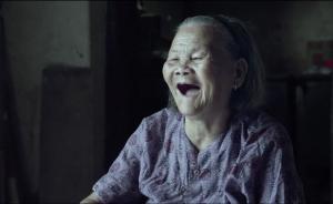 所有人都在挖掘慰安婦的痛苦，他卻用鏡頭捕捉她們最后的笑容