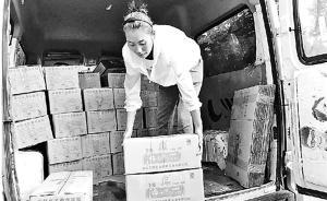 7岁女孩的“跟车”童年：不做留守儿童，陪妈妈在杭州跑货运