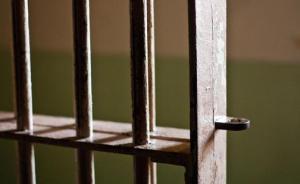 深圳一女會計(jì)涉嫌貪污潛逃13年，歸案時已改名換姓整容變臉