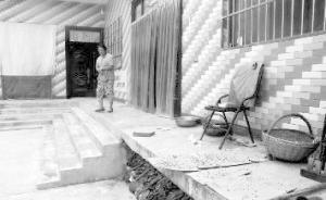 陜西洛南一養(yǎng)雞場蒼蠅亂飛，有村民不堪其擾提一袋死蒼蠅投訴