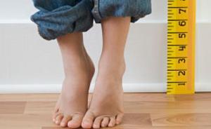 媽媽“拔女助長”讓孩子吃藥、運(yùn)動，還花4.8萬報(bào)了增高班