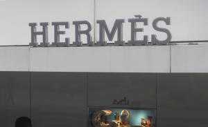 愛馬仕家族老夫妻度假時被劫走現(xiàn)金珠寶，還被迫供出常住地址