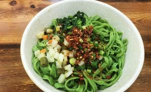 网友称因污染环境油泼面禁止泼油，西安城管：没有这个说法