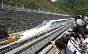 日鐵路公司讓員工坐軌道邊感受高鐵飛馳，員工：像被公開鞭打