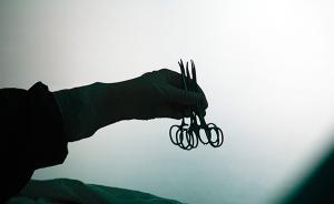 18歲男生找網(wǎng)友做變性手術(shù)，主刀“醫(yī)生”技術(shù)是看視頻學(xué)的