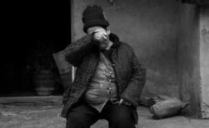 那些活著的時(shí)候拍遺照的老年人